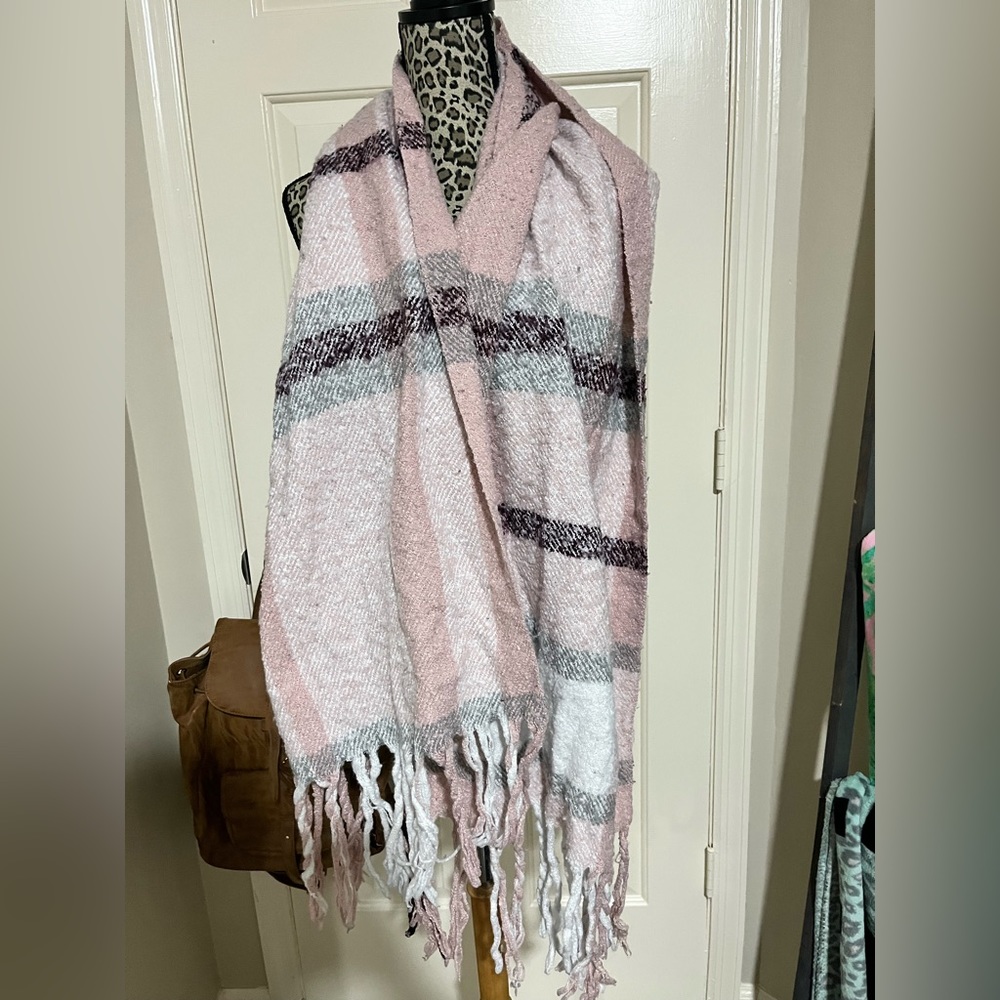 Calvin Klein Women’s‎ Plaid Cozy Soft Scarf